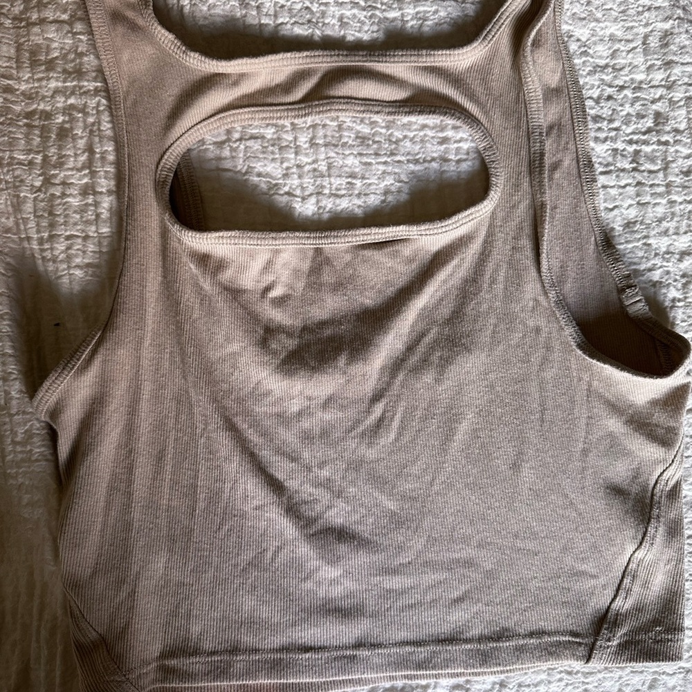 Lululemon crop top, can wear reversible.